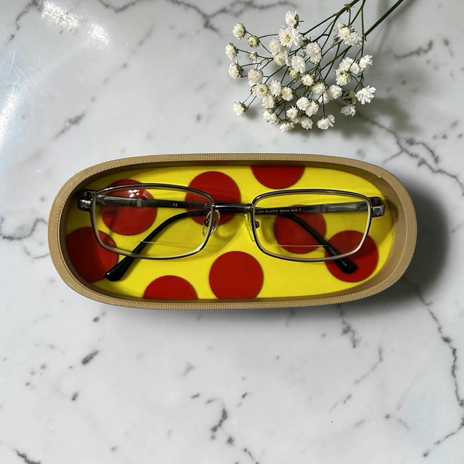 Pepperoni Pizza Glasses Holder – Fun Food Themed Eyeglass Tray for Home or Office Decor