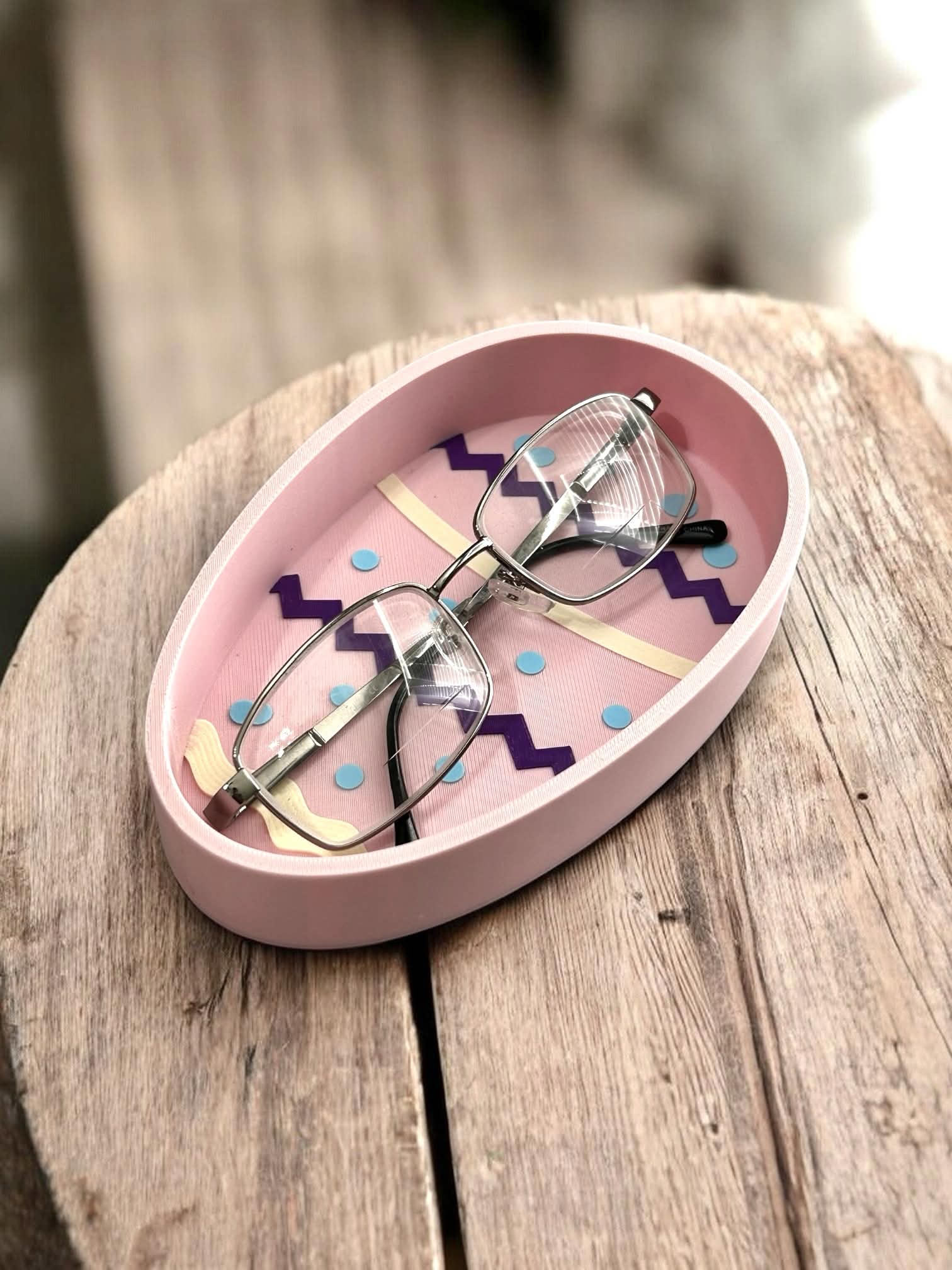 Easter Egg Glasses Holder - Cute Spring Eyeglass Stand Desk Decor